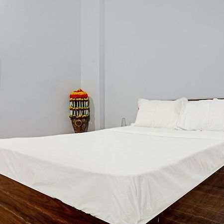 Oyo 820503 Lotus Lodge And Guest House Kharakvasla 외부 사진