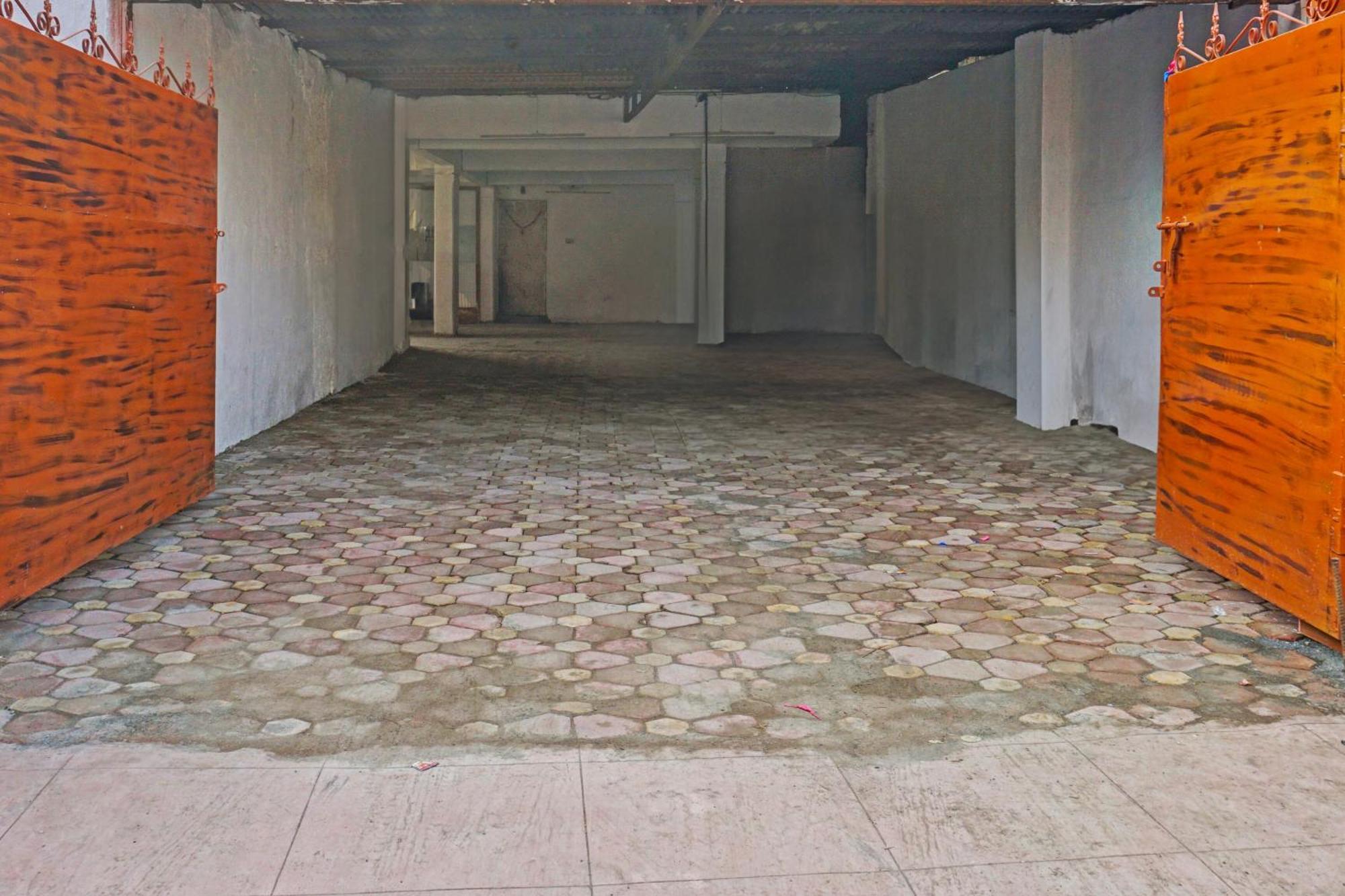 Oyo 820503 Lotus Lodge And Guest House Kharakvasla 외부 사진